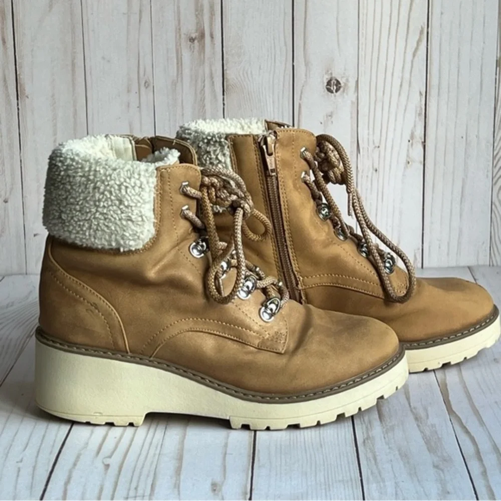 DV by DOLCE‎ VITA Cream & Tan Girls Ankle Boots Size 5